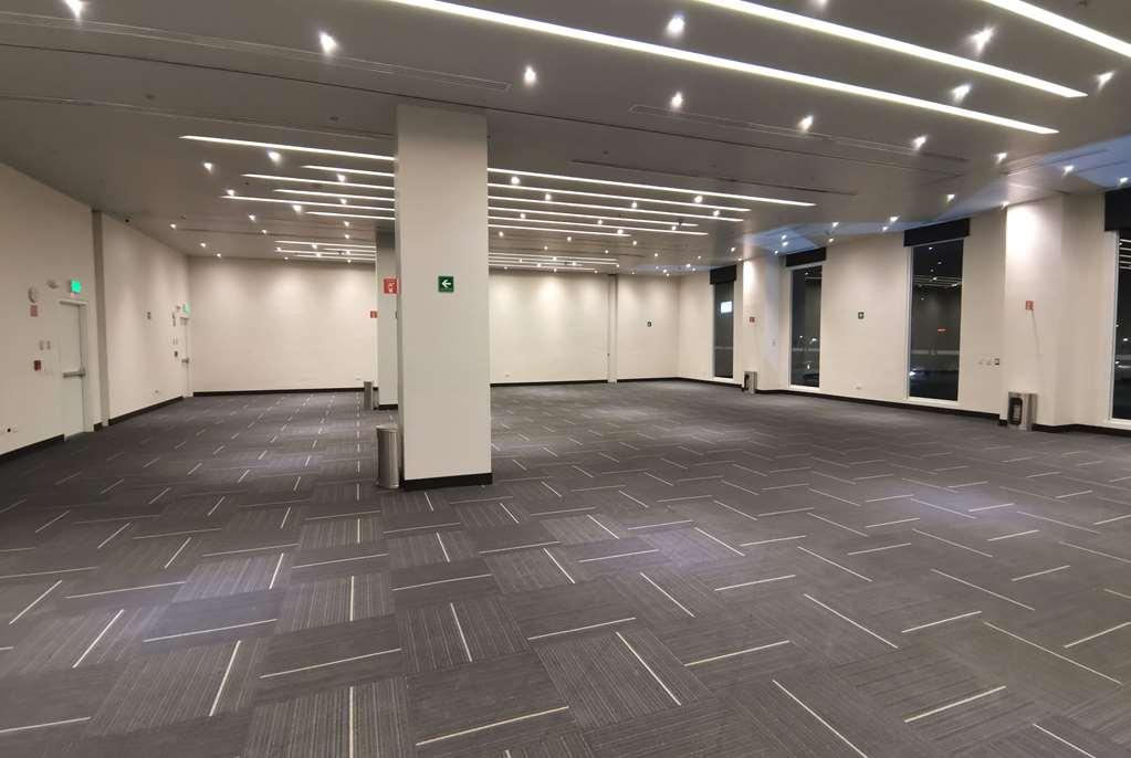 Ramada Encore By Wyndham Guadalajara Aeropuerto Las Pintas Facilities photo